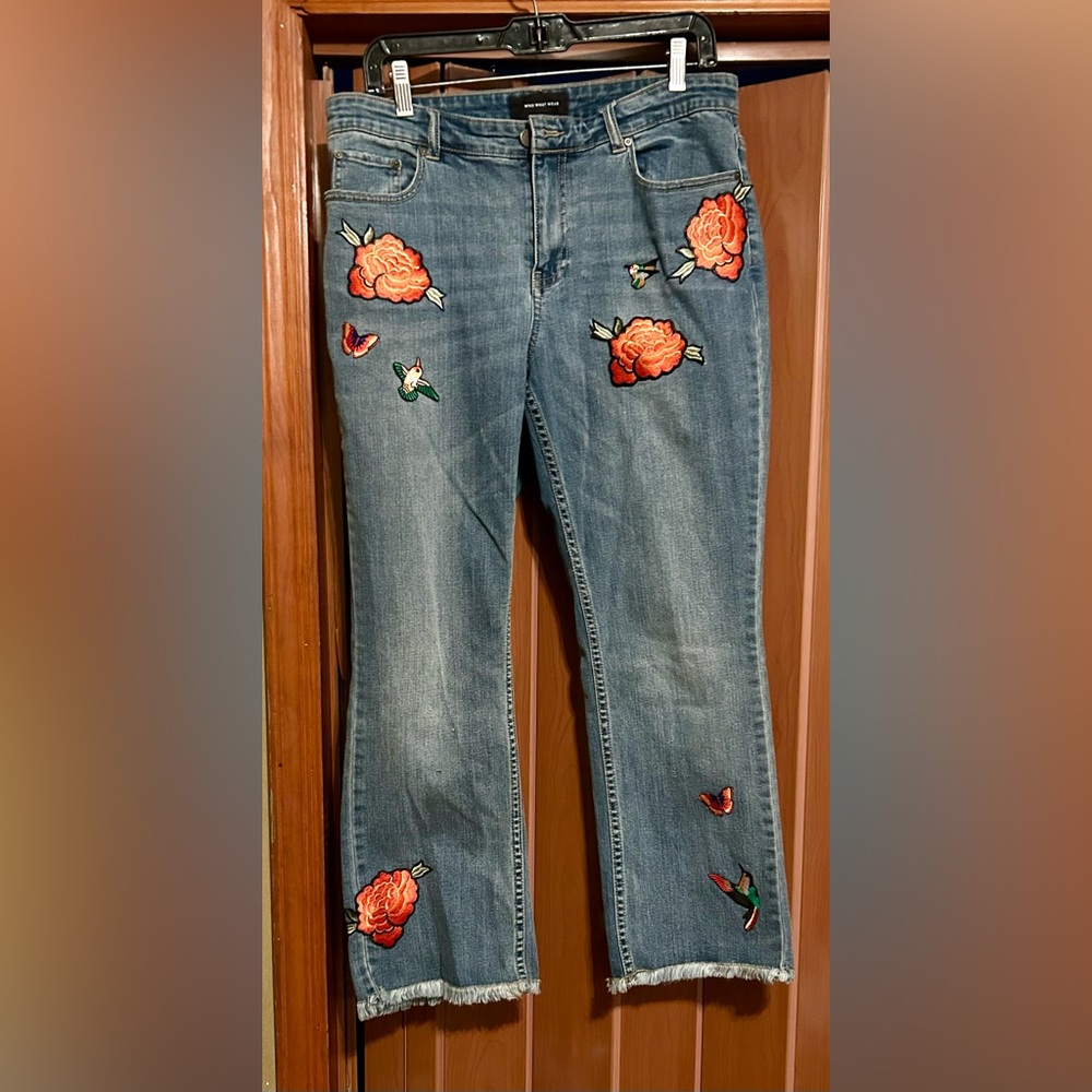 Who what wear Patch embroidery distressed jeans size 10